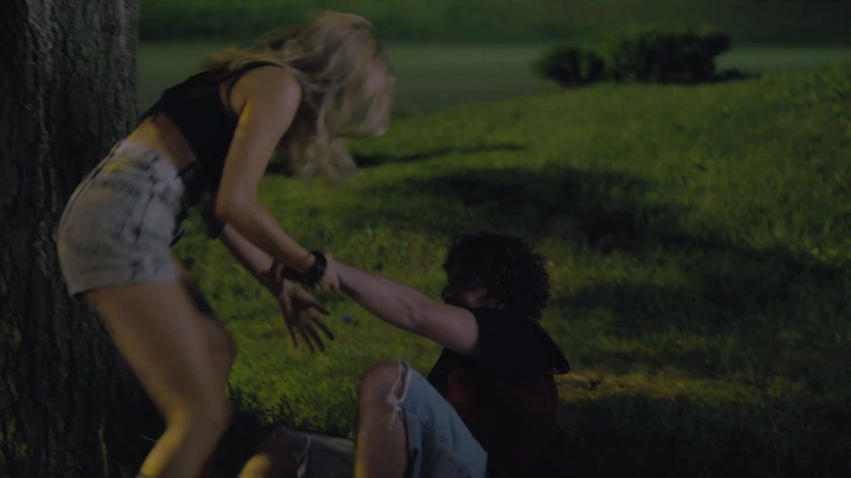 Alexandra Turshen, Adriana DeGirolami - Red Oaks s01e01 (2014) HD 1080p - (Celebrity porn)