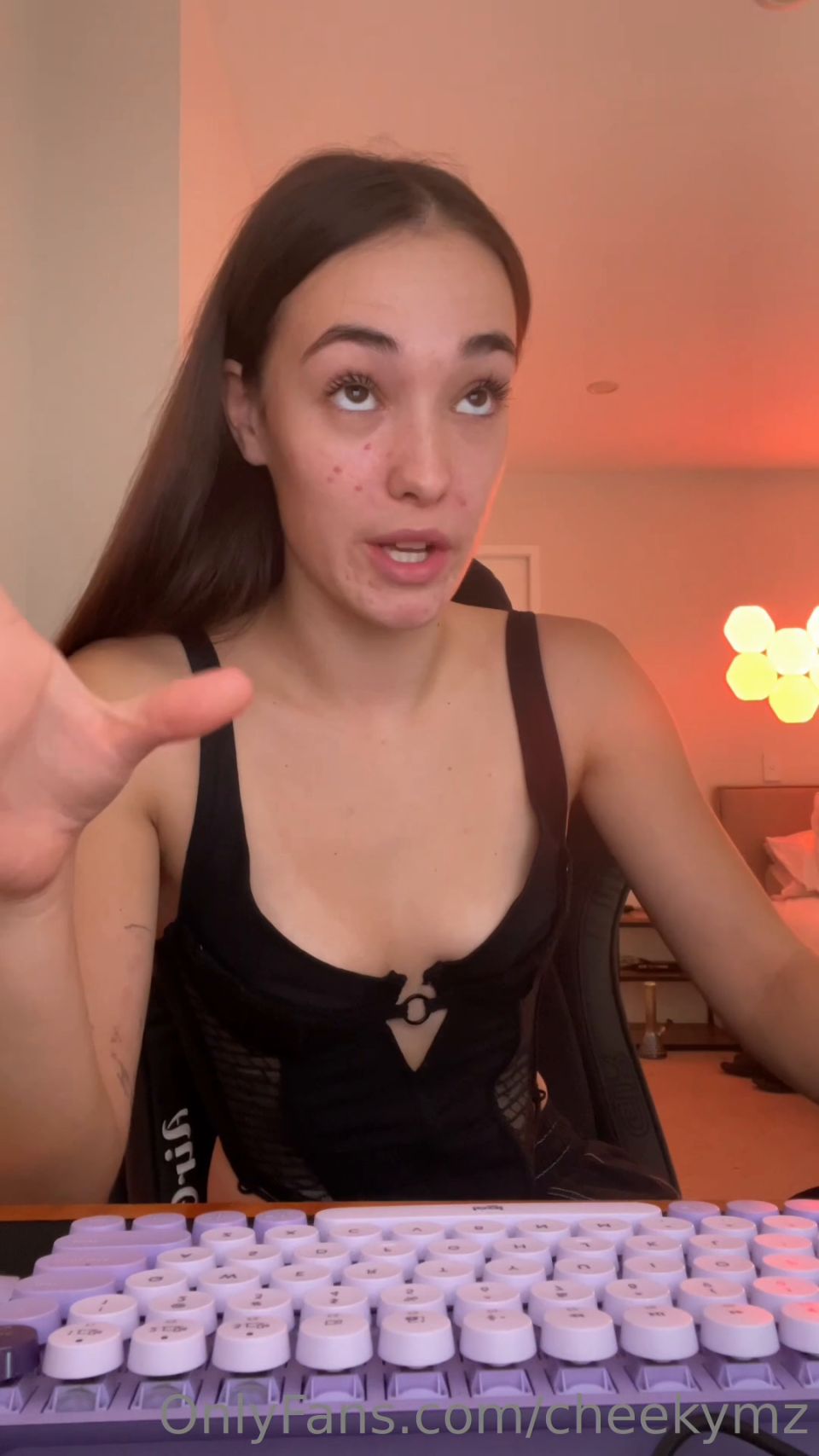 cheekymz c1541826-e228-41f2-a883-59e5741a9db0-dFRhFSfE