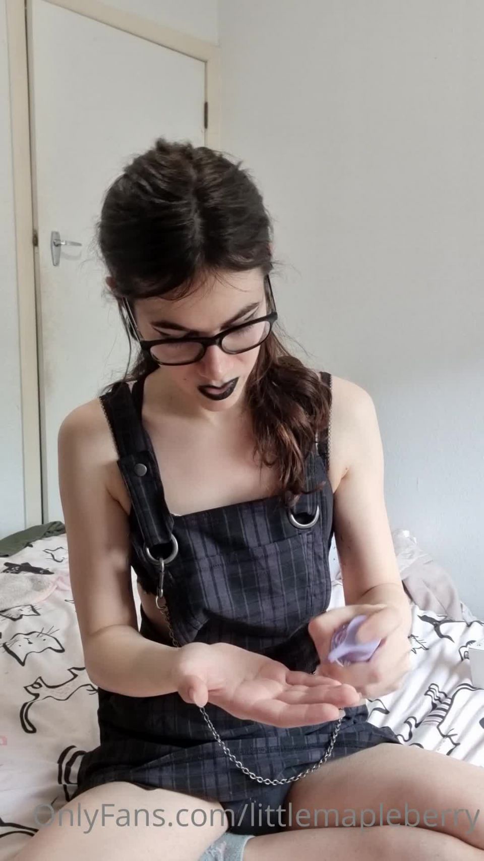 LittleMapleBerry () Littlemapleberry - desboxing vid heh Espero que disfrutes verme hacer cosas al azar porque quiero hacer más de él 04-11-2021