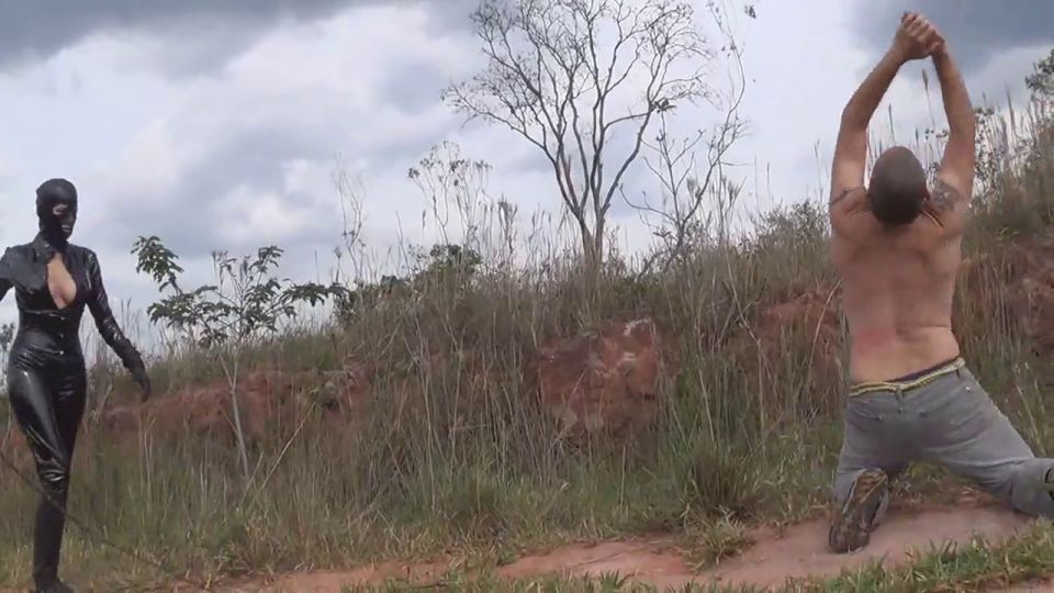 Los latinistas en tacones altos, el verdugo.