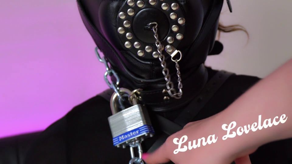 La señora Luna entrena y recompensa su nueva paja Gimp Femdom