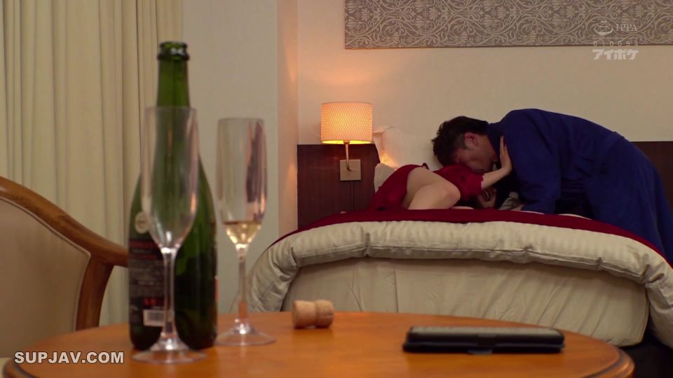 Reducing Mosaic IPX-488 セックスレスの妻が実家に帰省中、私に好意のある部下の「ななみ」とホテル密会、1日中激しく舌を絡ませ情熱的な獣SEXを24時間楽しんだ… 岬ななみ