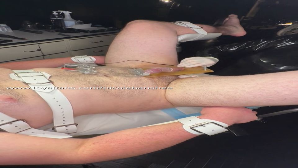 Nicole Banshee - Comencemos la nueva semana con un castigo que suena - fantasía de sadismo