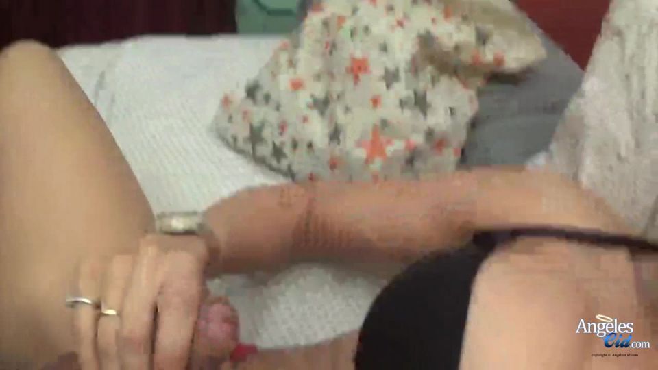 Tube AngelesCid presenta Angeles Cid en manos gratis Cum! - transexuales