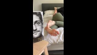 Onlyfans - Harriet King - harrietfootsie - harrietfootsieCaught my slave watching my feet today  I guess I cant blame him - 19-04-2020