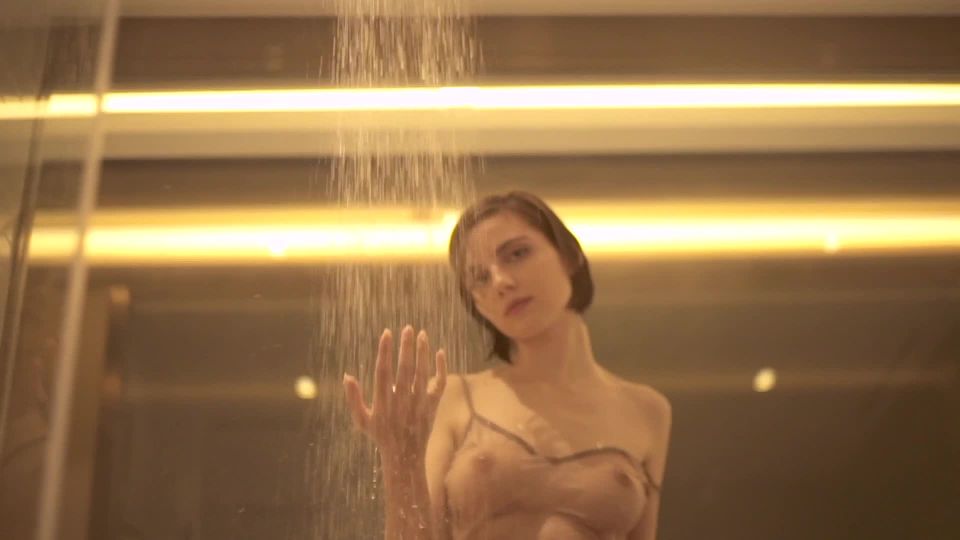 Liararoux - liara decides to stay in for the night and 11-12-2021