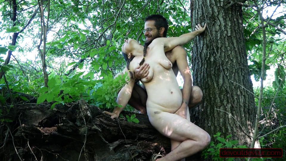Devoutdevour Predicament Play in the Woods： MILF Gets Hairy Pussy Fingered, Then Sucks Cock of Hairy Man on Log