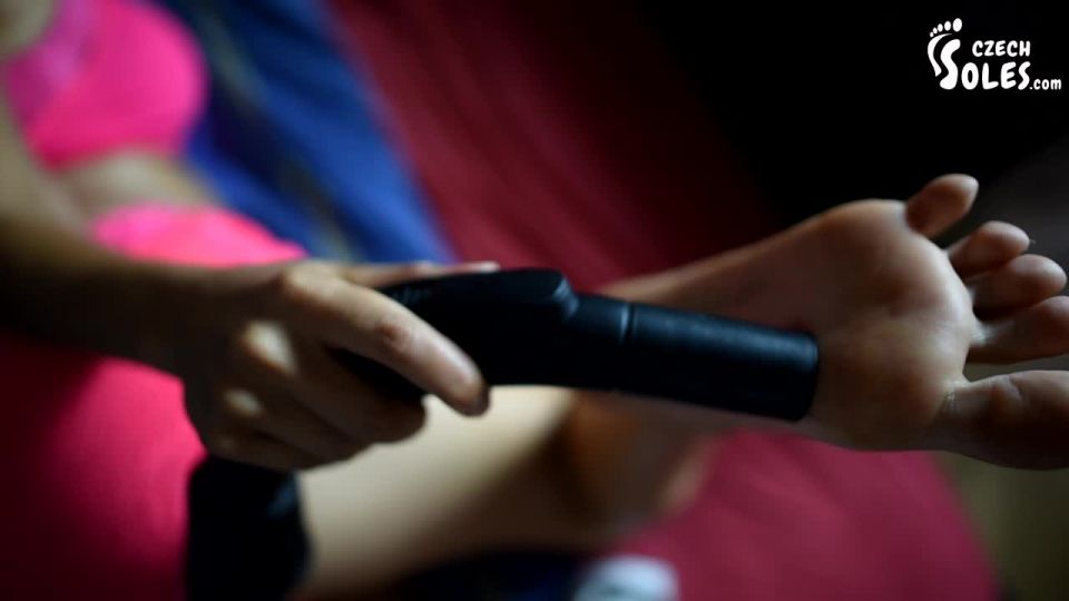 online video porno 34 Chequia Soles - Hoovering sus propios pies sexy y calcetines en los pies porno india pies fetiche