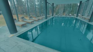 Daring Kiara Masturbating in Front of Stranger on Public Hotel Toilet