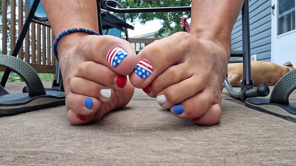 - ¿Me chuparías los dedos de los pies?