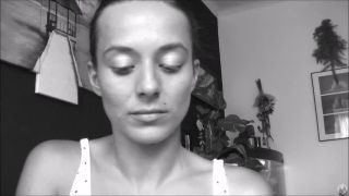 Maquillaje preparando en video de chat para solicitud