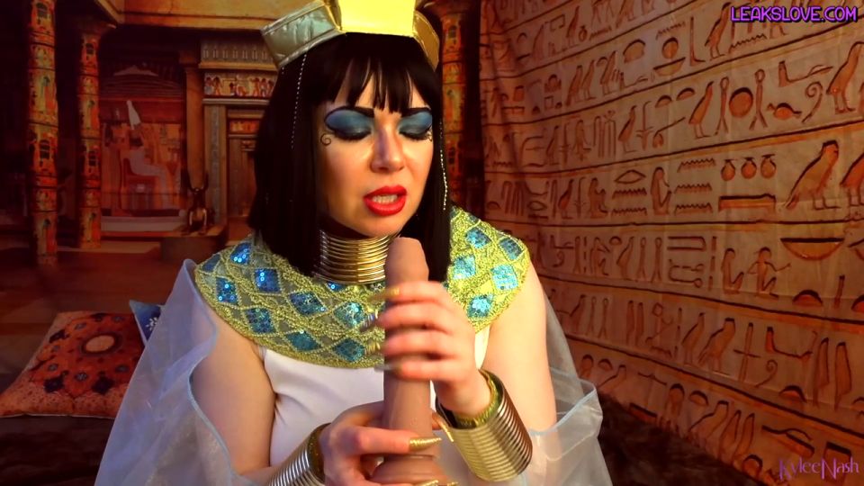 Kylee Nash Kylee Nash – La tradición de la familia real Explícita Taboo Talk Mamada Dildo Porn