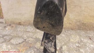 [GetFreeDays.com] Ezada Sinn - Lame mis botas sucias Limpio femdom pov