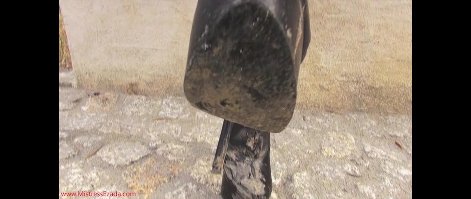 [GetFreeDays.com] Ezada Sinn - Lame mis botas sucias Limpio femdom pov