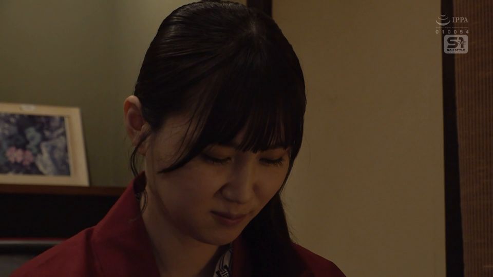 Un viaje prohibido con una hermosa chica de la universidad de piel clara - Estamos veinte años aparte, sin embargo, no podemos dejar de buscar placer - Nanaha Mizuno