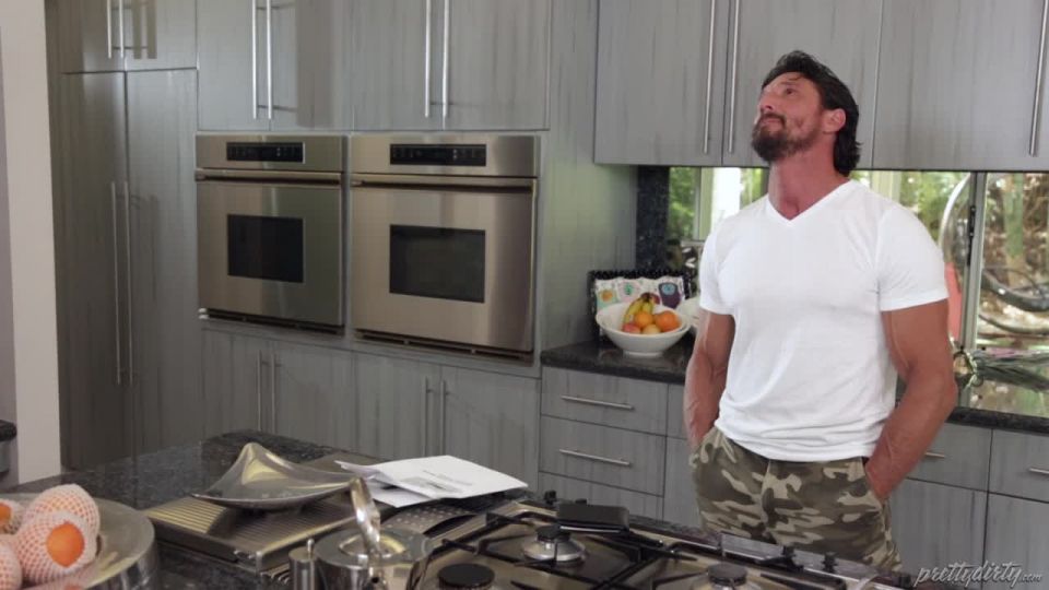 Family Bills Gina Valentina, Tommy Gunn 1 280 Teen