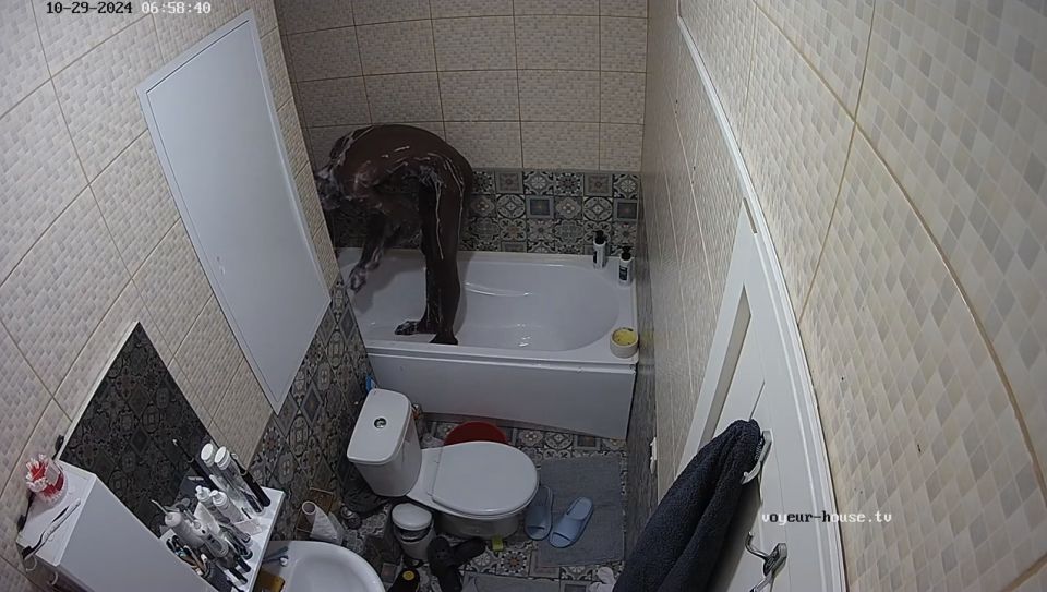 Guest Guy Morning Shower 29-10-2024 720P - Voyeur