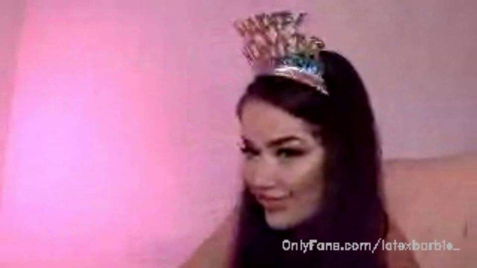 latexbarbie -31-12-2020-1552536604-.