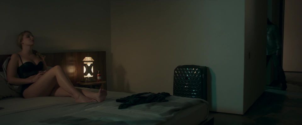 Noomi Rapace, Sophie Nelisse - Cerrar (2019) HD 1080p - [Celebridad porno]