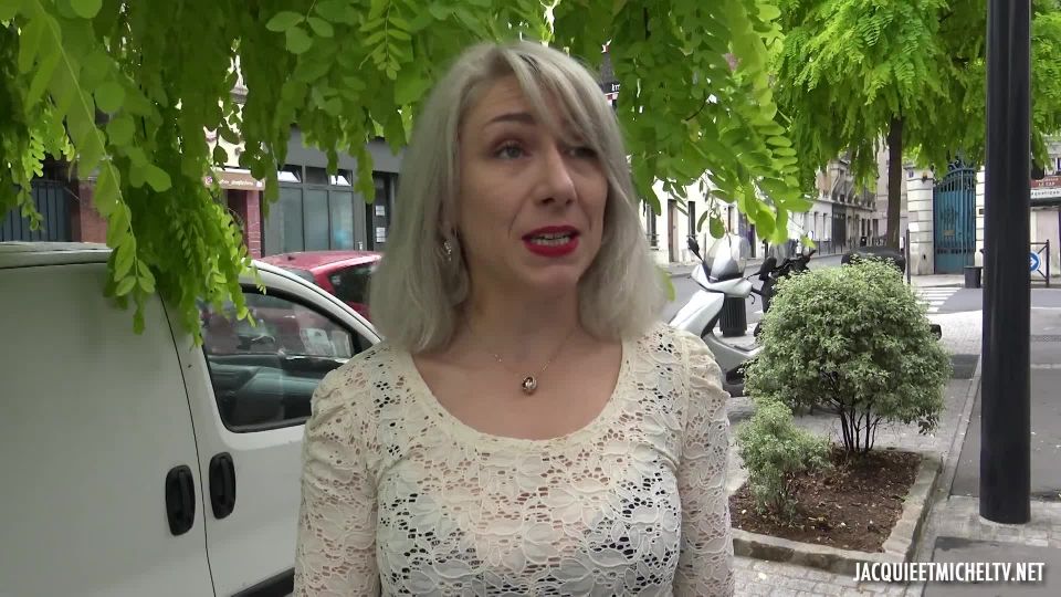 Marion - Julie batifole chez Inés 23ans et Marion 26ans