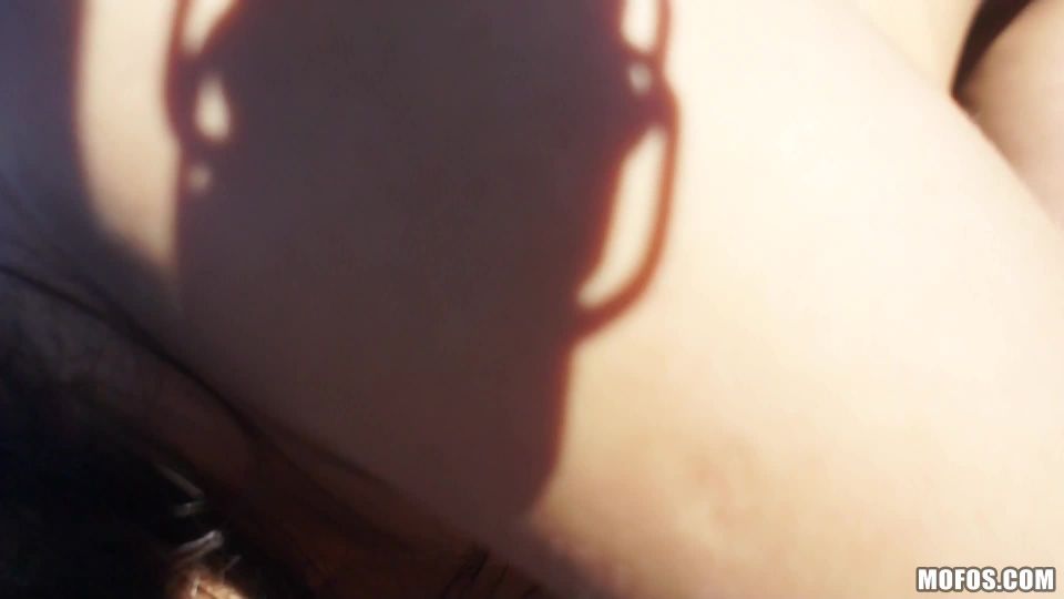 fetiche fetiche Ally Breelsen, Angie: Corrida de dedo [FullHD 1080p] 2025