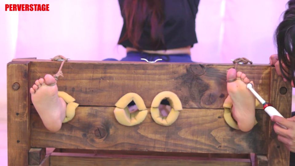 Foot Size 5 Stuck in the Stock Perverstage (Fetish porn)