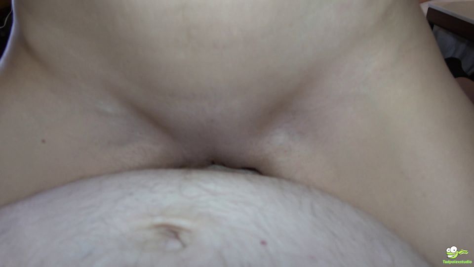 Orgía de nueve personas con 4 estrellas de porno caliente, Cámara 1 de 2 Emma Sirus, Madison Wilde, Lola Aiko, Uptow....