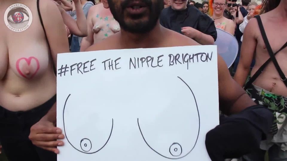 Free_The_Nipple_-_Feminists_Attack
