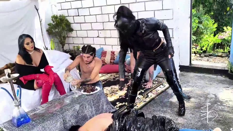 porno online clip 46 Bellezas Latinas En tacones altos: Capturado y presentado ante la Reina Cruel K  escupiendo  bdsm porno asiático femdom