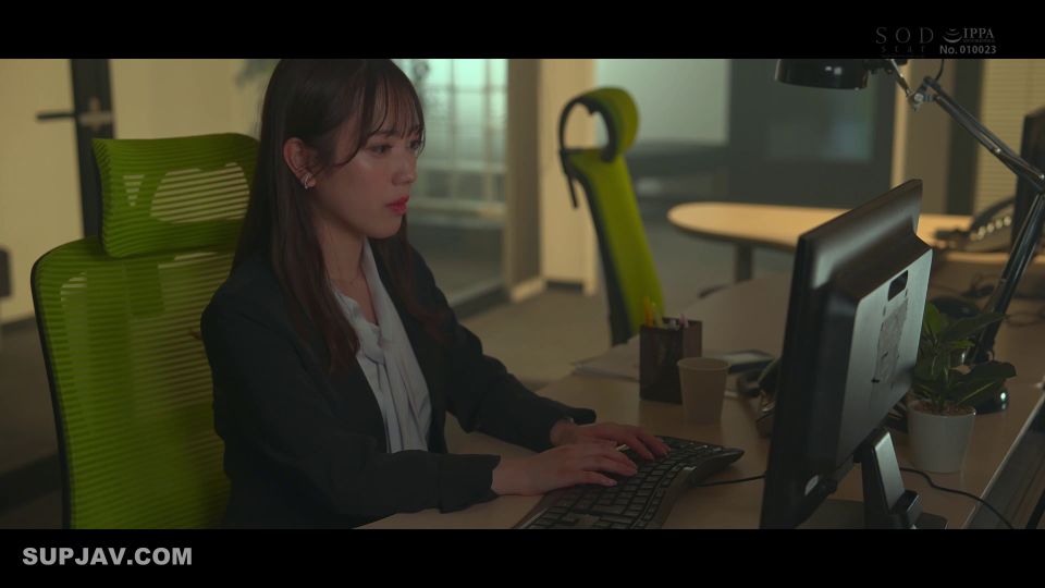 Reducing Mosaic STARS-765 小湊よつ葉 初ドラマ作品 キスから始まる4職業コスプレ 職場なのにスイッチが入ると止まらない本性エッチな働くオンナ。.