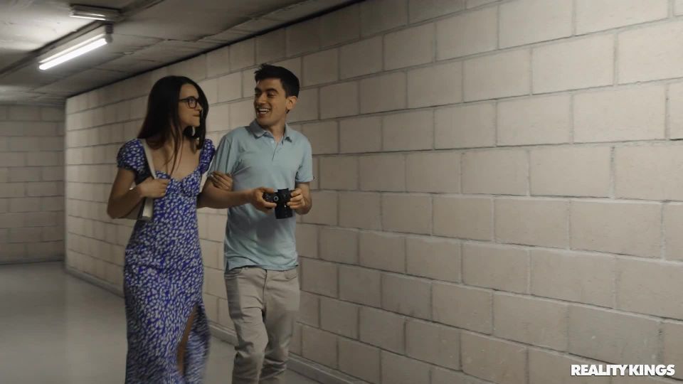 003 - Risky Public Sex With My Girlfriend.