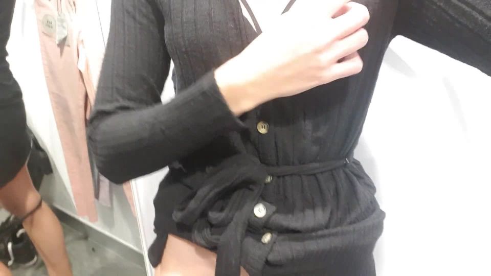 WettyGirl66CUMMING IN A CHANGING ROOM!