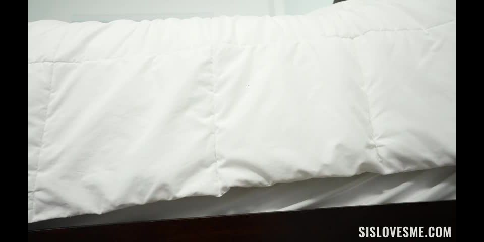 Los pasos compartidos comparten la cama (de la tena) Kyler Quinn