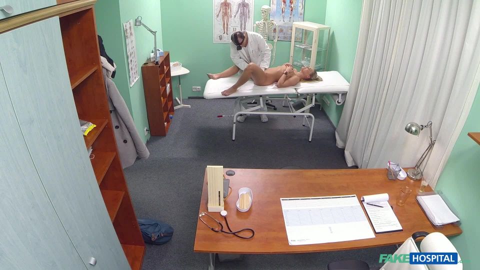 gratis video 9 pañal corrida de la dominación  Sexy paciente quiere comprobar para su coño – 24 de marzo de 2015  perrito