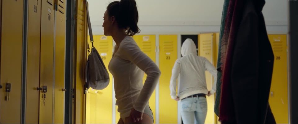 Sonja Gerhardt, Jeanne Goursaud - Kalte Fusse (2018) HD 1080!!!