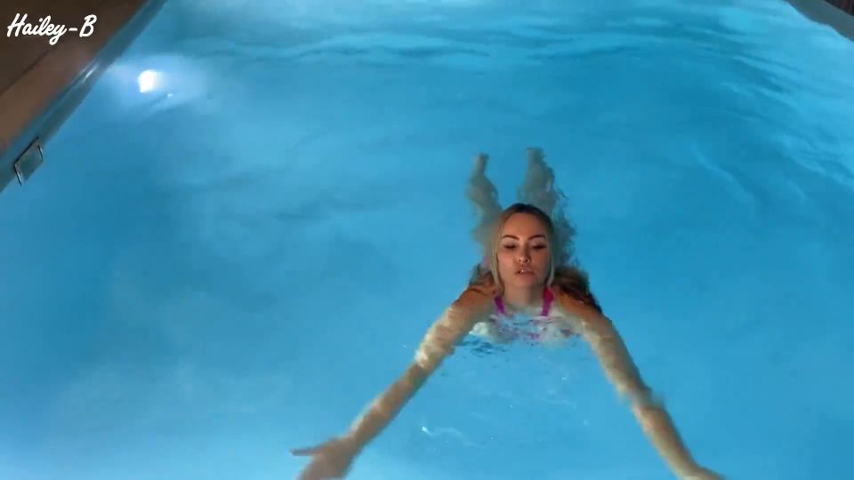 Hailey - B - Acción de piscina húmeda 1080P - Amateur
