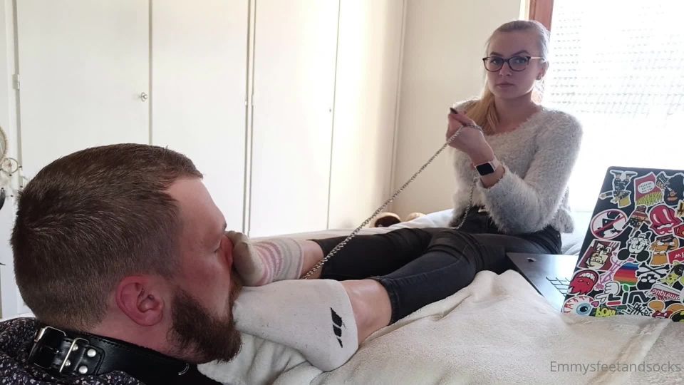 [FootJob-Porn.com] pies 3525 Emmy Emmy pies y calcetines