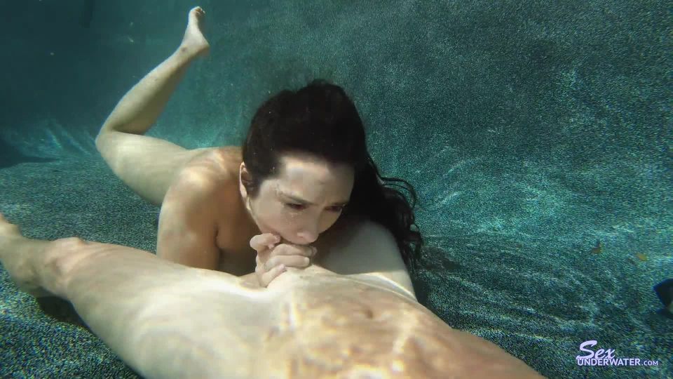 SexUnderwater e1130 Feeding Lilly   Lilly Hall (mp4)