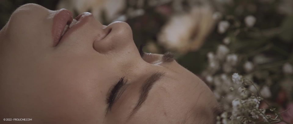 [FrolicMe] Sofia Lee Lady Garden [05.21.22] [1080p]