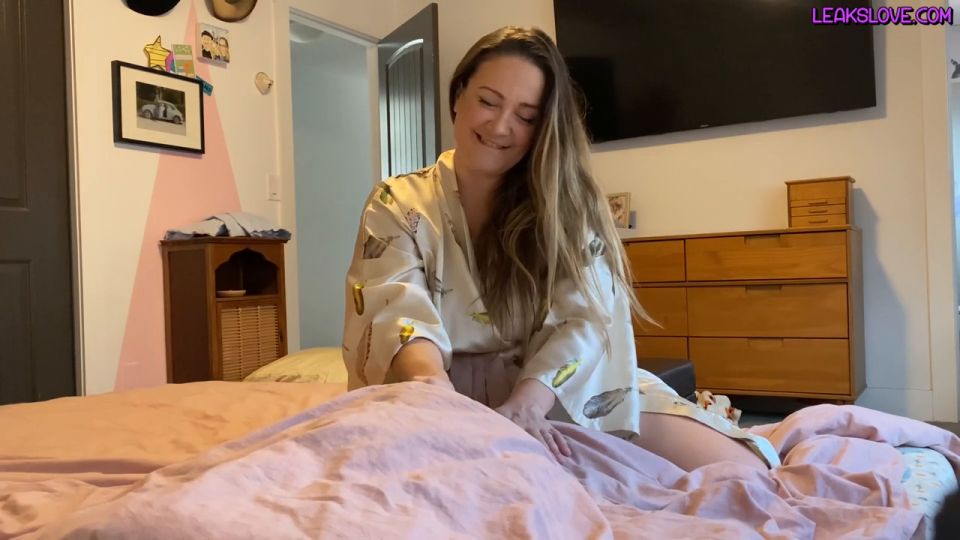 Chase Layne – Enfermo en la cama Paso Mamá ayuda a mamada Chase Layne