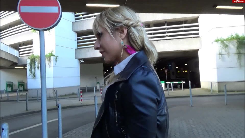 Lena-Loch - Superkrank - Sperma-Hugging im Flughafen - *