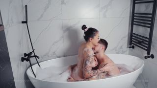 GoddessTina1 Bubble Bath Cuckolding (Cuckold porn)