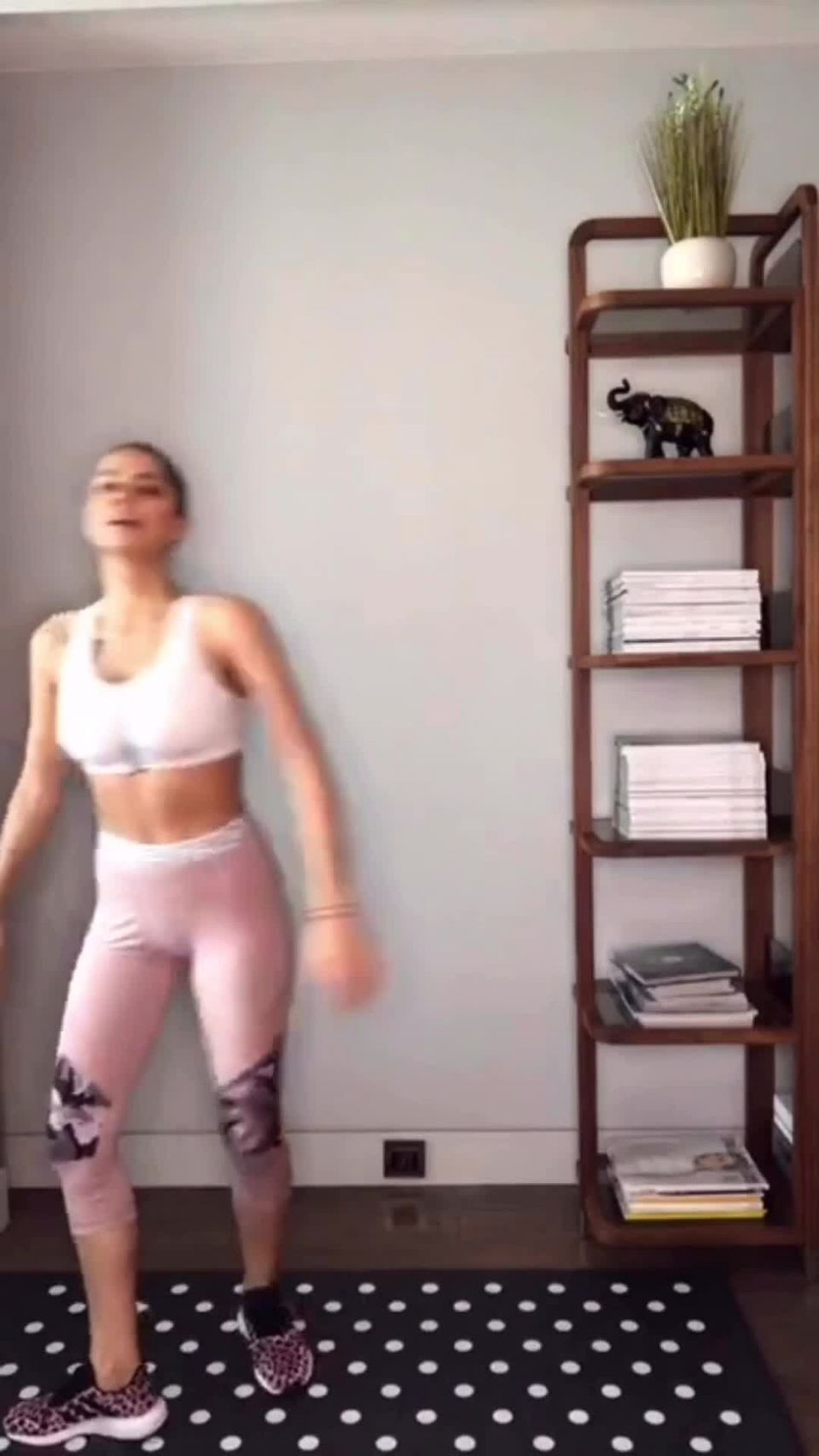 online clip 33 Viki odintcova / Onlyfans Vikiodintcova - home working part i language rus 05-07-2020 - Entrenamiento, grandes tetas milf hardcore sexo anal en el hardcore porno