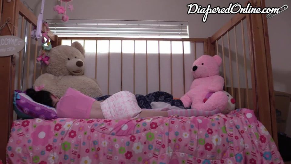 Diaperedonline2Samara Samara despierta para usar el pañal (1)