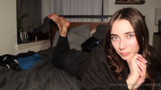 goddessnicci69420021020212236740731 are you looking at my fucking feet foot 