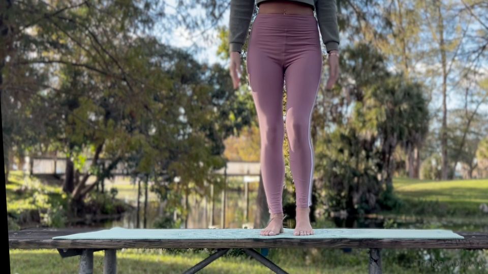 Dani Divinity - A la hora de dormir, un regalo para mis buenos chicos Cuando esta trampa meditativa de la sed te hace demasiado débil - FullHD 1080P