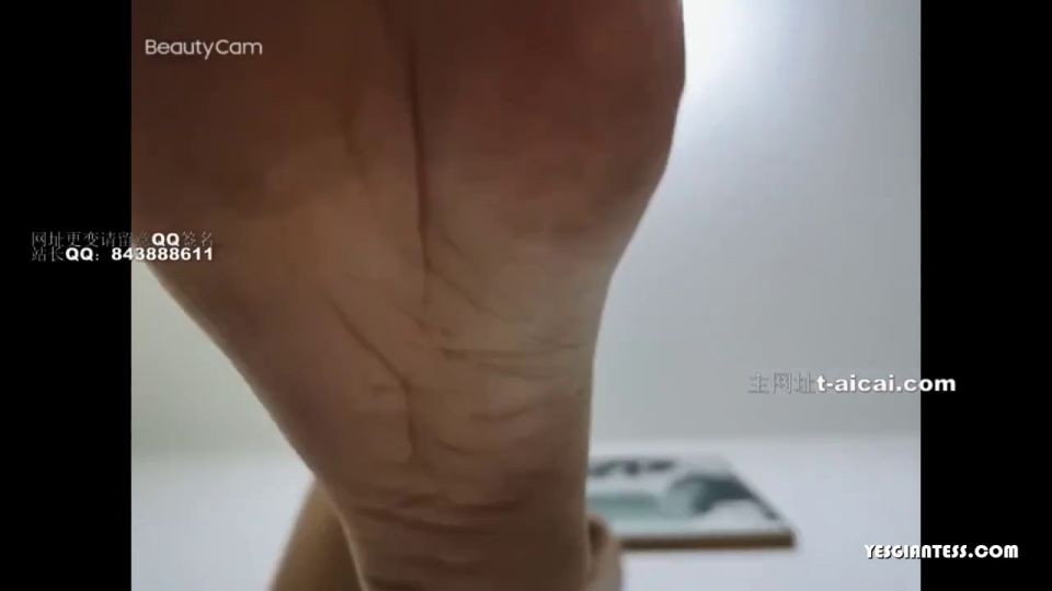 Chinese giantess - High heeled grass and beautiful Liangjia (Fetish porn)