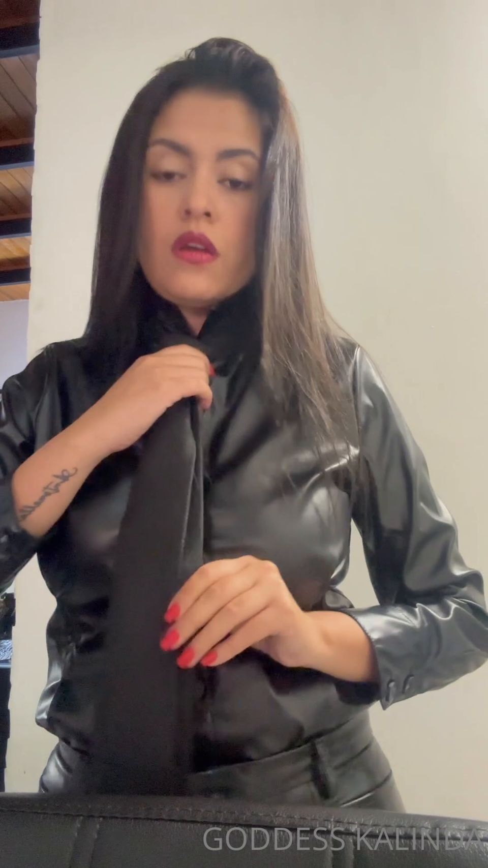 Diosdiss KALINDA - ¿Quieres ver qué botas estoy usando?