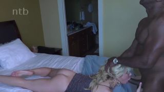 A la esposa le gustaba mucho el amigo del marido.