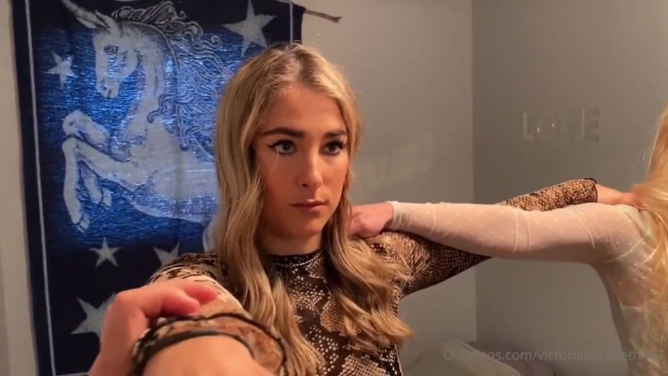 adulto xxx vídeo 40 fetiche muslo femdom porno  Vic y Lily – Robot Comp  superhéroes